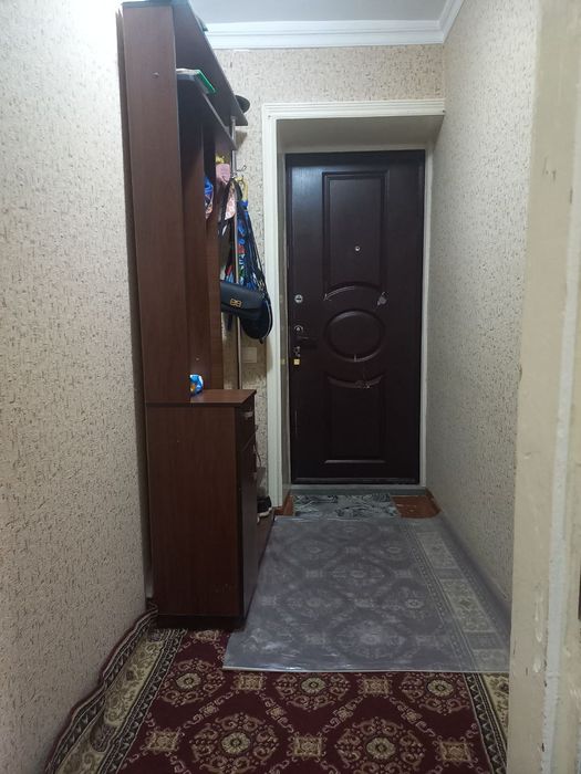 1/4/4 на массиве ТТЗ-1, без ремонта , балкон 2х3 33кв.м
Массив Хумою