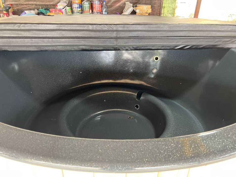 Ciubăr XXL Ø 2,25 m – 9-10 pers, aeromasaj & LED, livrare!