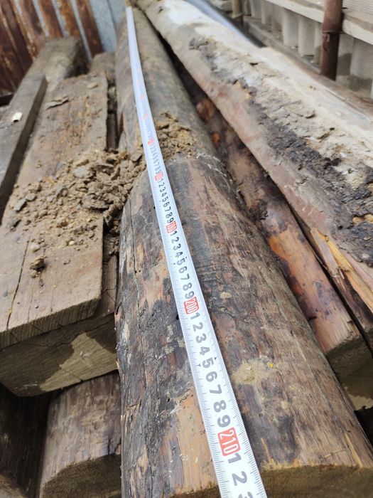 Ағаш бөренелер сатылады