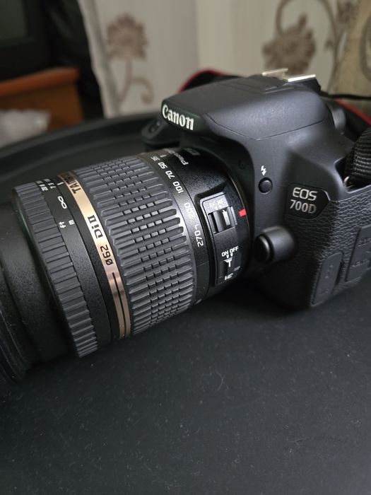 Vand Canon 700D  cu obiectiv Tamron 18 -270 mm