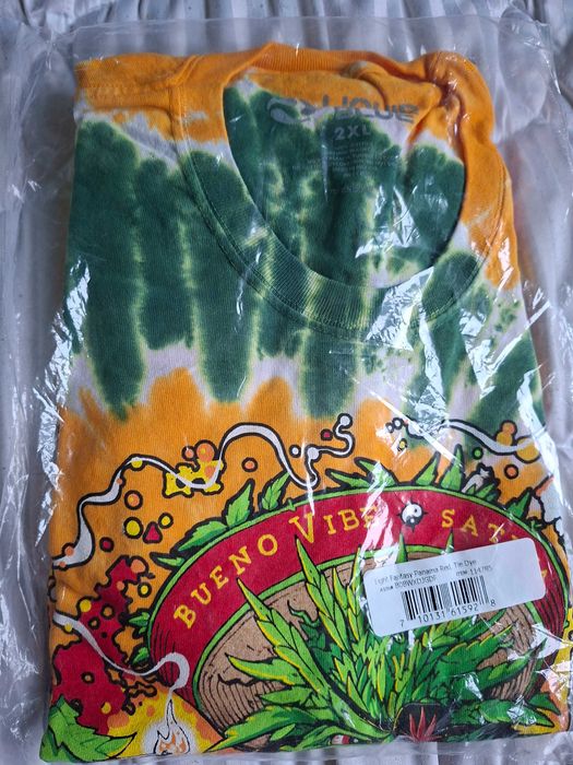 Tricou elegant-modern, vopsit diferit pe ambele părți, fabricat în SUA