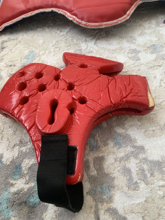 Продам протектор для таеквондо шлем для ног и перчатка