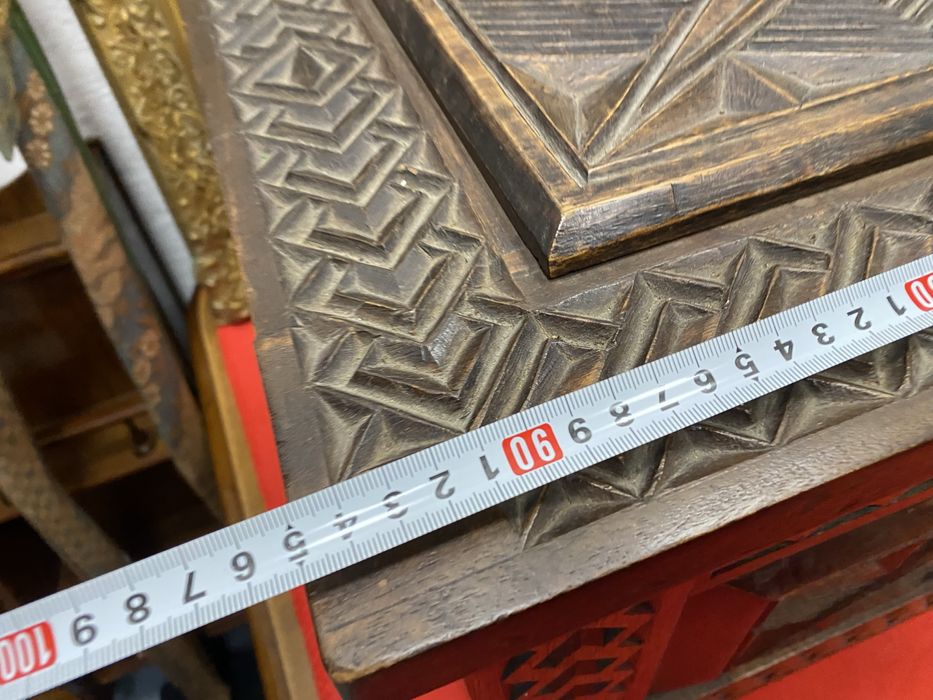 Френски сандък от дън с дърворезба