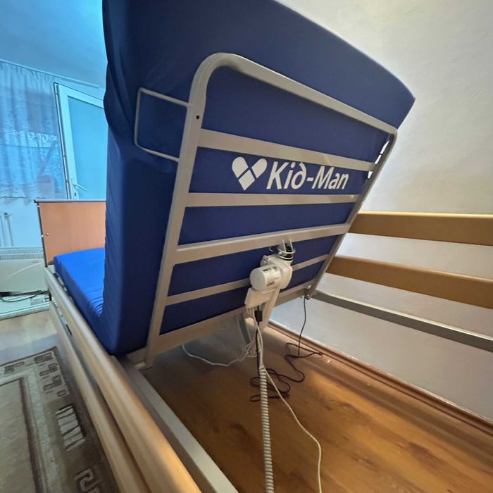 Pat electric medicinal cu telecomanda reglabil pe sectiune si inaltime