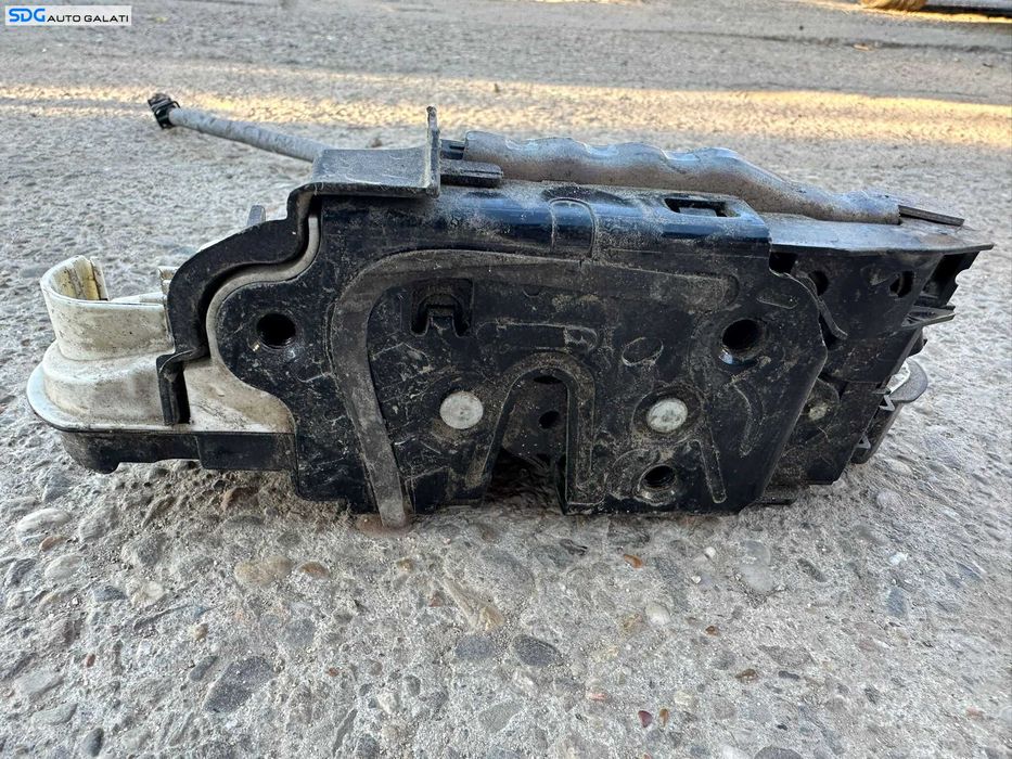 Broasca Incuietoare Usa Portiera Dreapta Fata 7 Pini Volkswagen Sharan 2011 - 2022 Cod 5K2837016D [C8966]