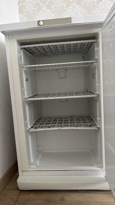 Морозильник Indesit