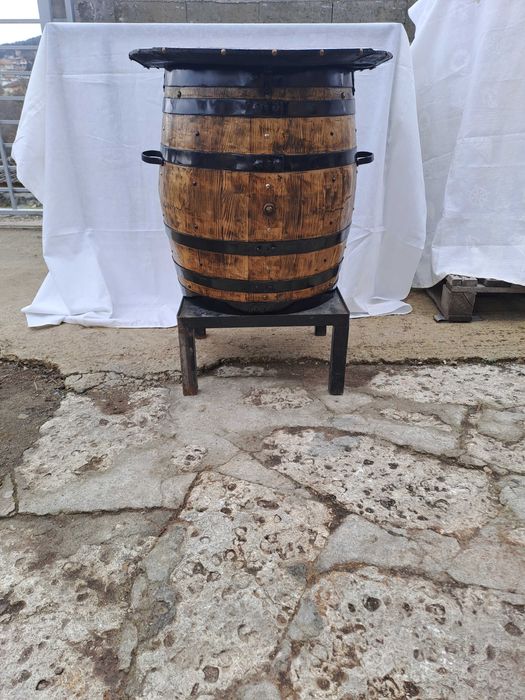 Продава се маса бъчва