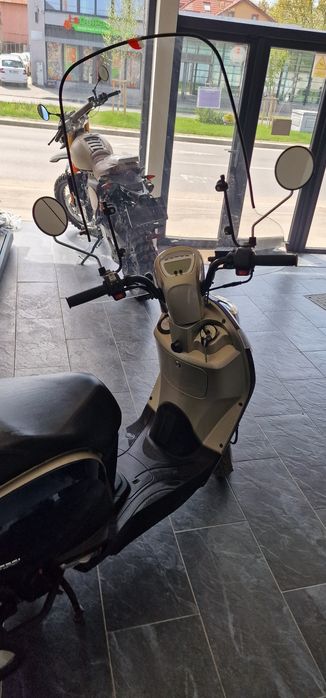 Vând scuter Sym Mio 50 cm3 fără permis