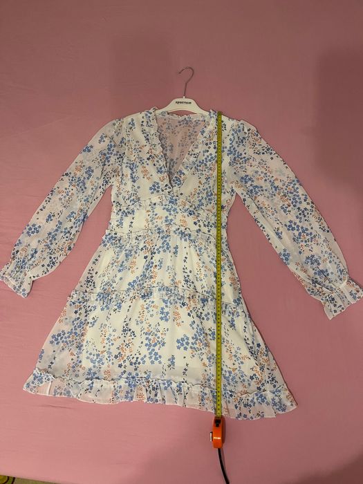 Рокля пролетна бяла на цветенца
