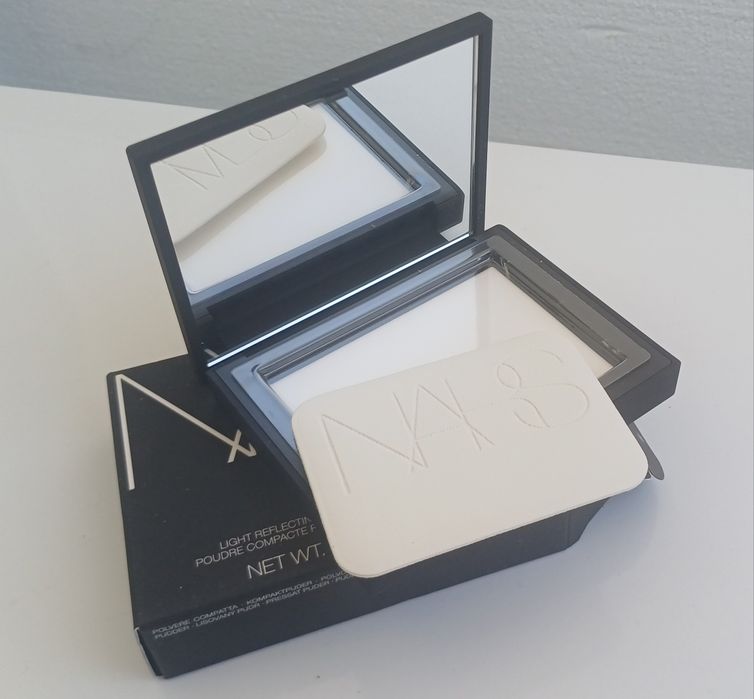 Компактна пудра NARS Light Reflecting Pressed Setting Powder
