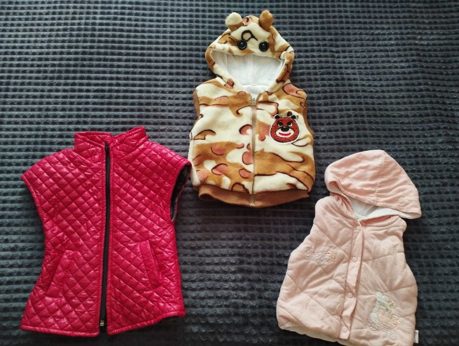 Жилетки девочкам разные от 1 до 3 лет.