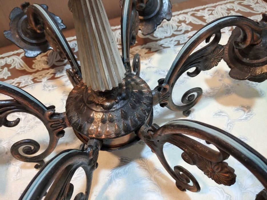 Люстра         .