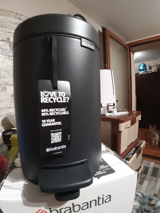 Кош brabantia оникс- нов и държач за тоалетна хартия.