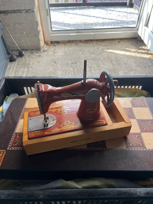 Mașina de cusut cel mai probabil în 1970