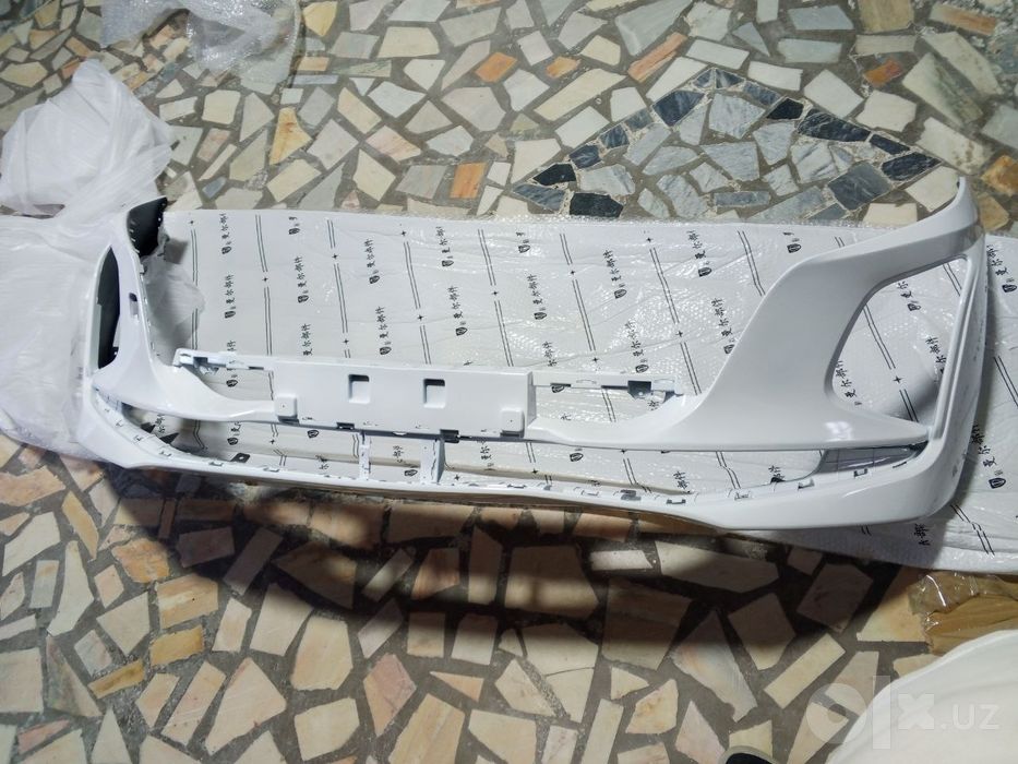 Orginal old bamper Hongqi EQM-5. Запчасти Hongqi EQM-5. В белом цвете