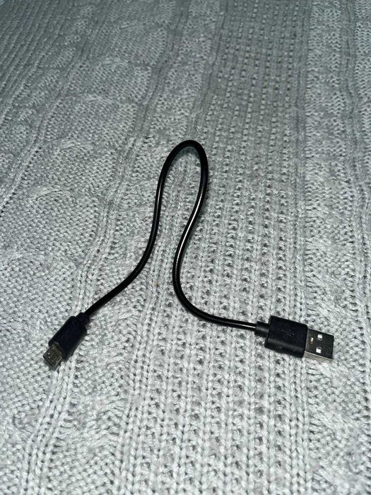 Кабели Type C-USB и один micro USB - USB