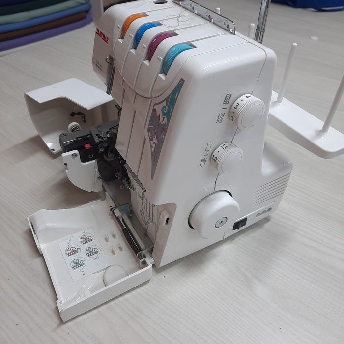 Оверлок бытовой.