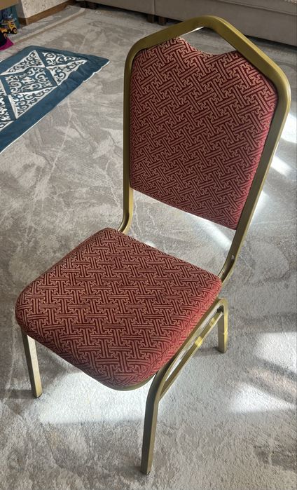 Продам  стулья(5шт красные)
