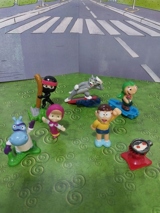 Продам или обменяю игрушки киндер