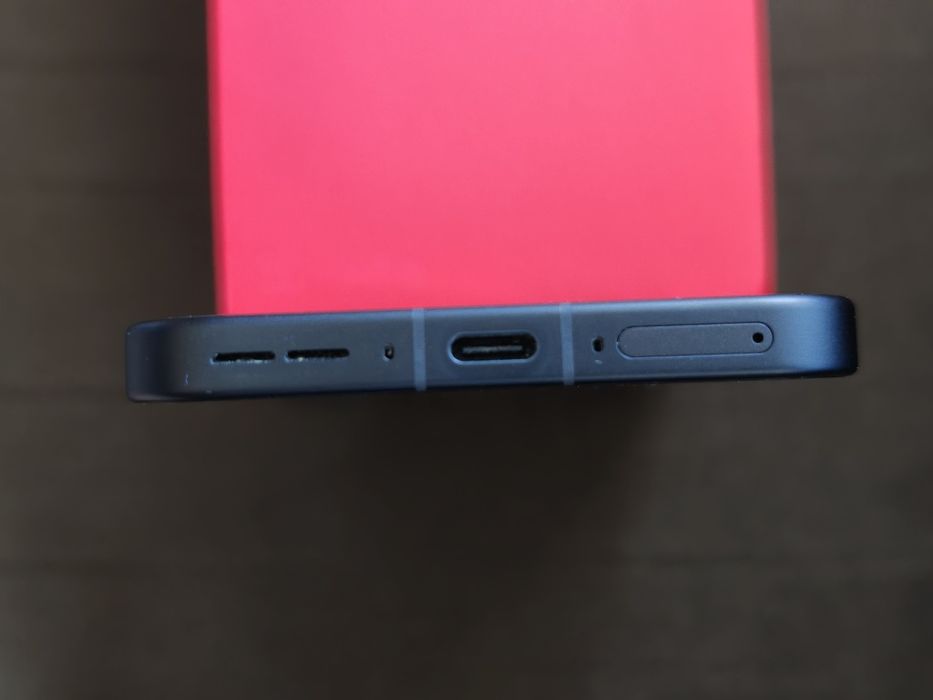 OnePlus 15 12/256 като нов