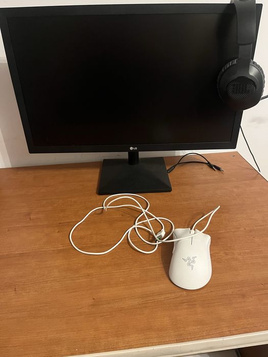 Vand monitor + moude + casti