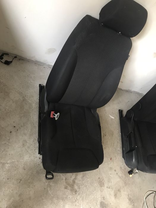 Scaune fata negre ww passat b6 model europa