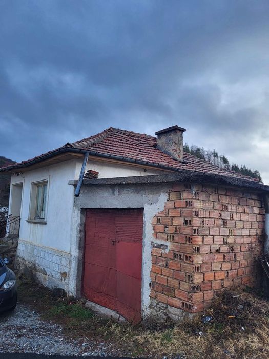 Продава се Етаж от къща в с. Баните, Област Смолян - 105 кв.м за 204 €/кв.м - Снимка #1