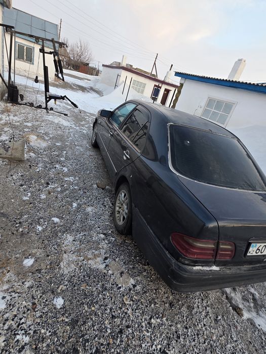 Продам машину мерседес 210