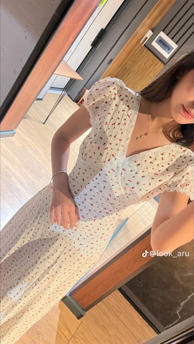 Все платья новые