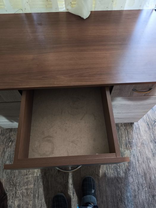 Ученическо бюро с размери 122/60/72.5 см.