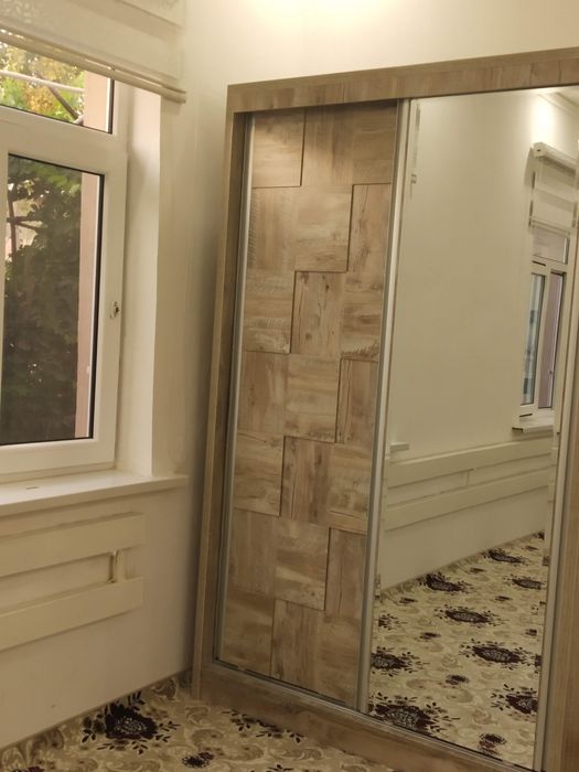 Шкаф-купе с зеркалом