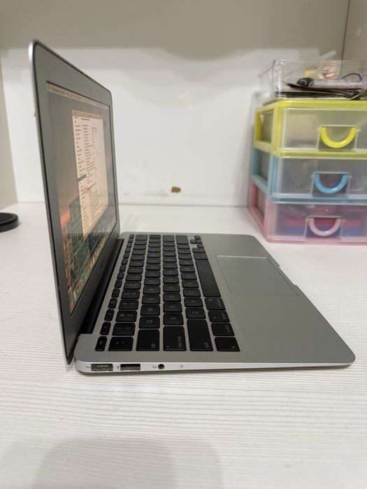 Macbook Air 11-inch