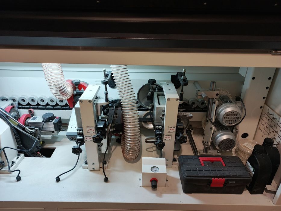 Кромкооблицовочный станок