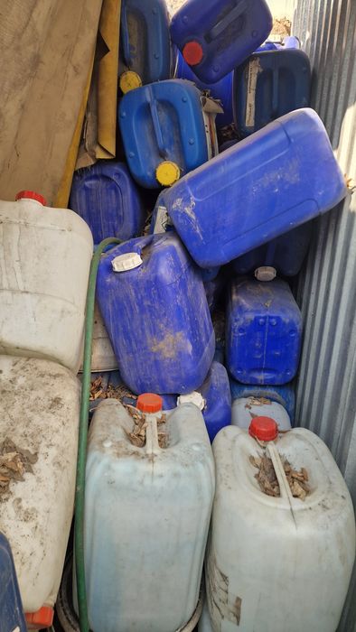 Канистры разные 20-30л