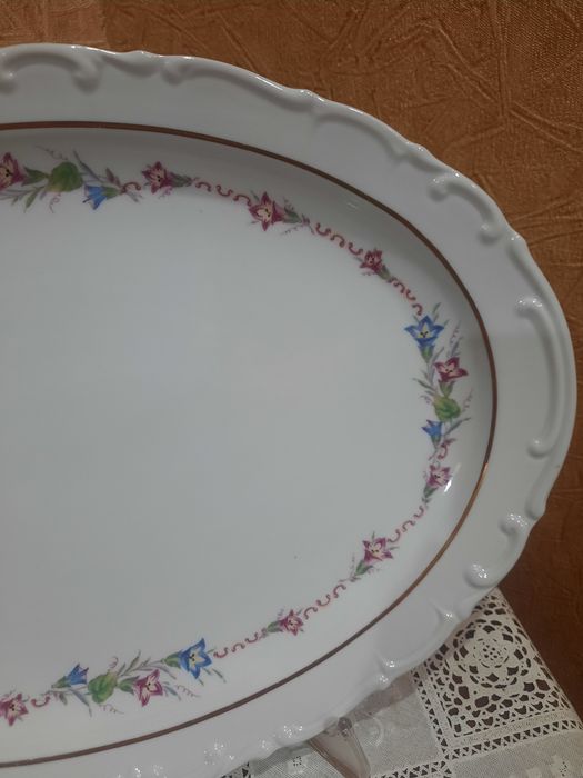 Старая "Каhla"  красивое, сервировочное, овальное блюдо (38×27см).
Без