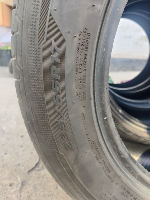Продам резину 235/55R17 4 баллона