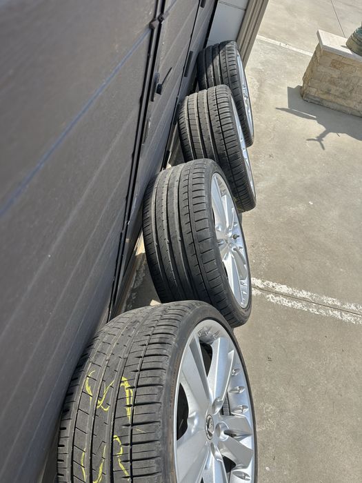 Vand Jante Jaguar cu cauciucuri, distantiere si prezoane
