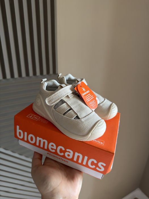 сандали Biomecanics, новые