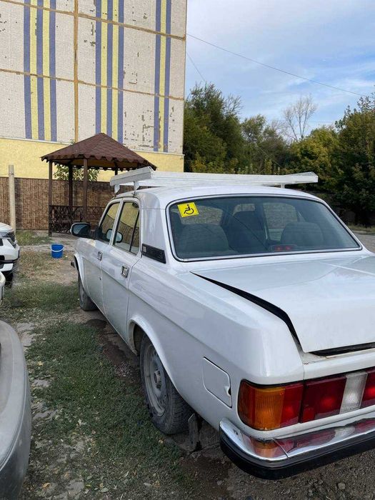 Легковой автомобиль Волга 3102