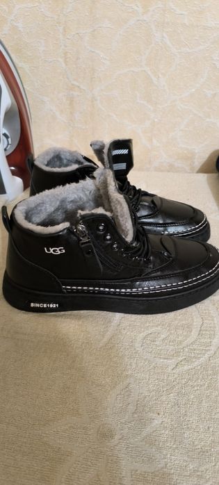 Зимние кеды кожаные с мехом фирмы UGG