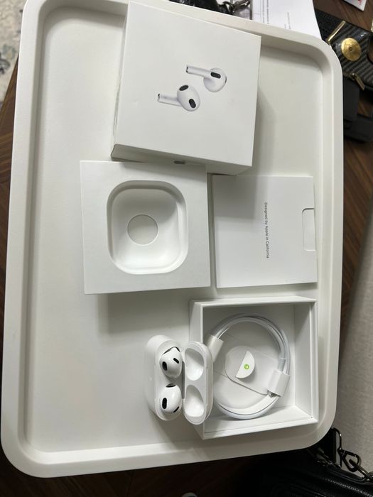 Наушники pods 3 практически новый