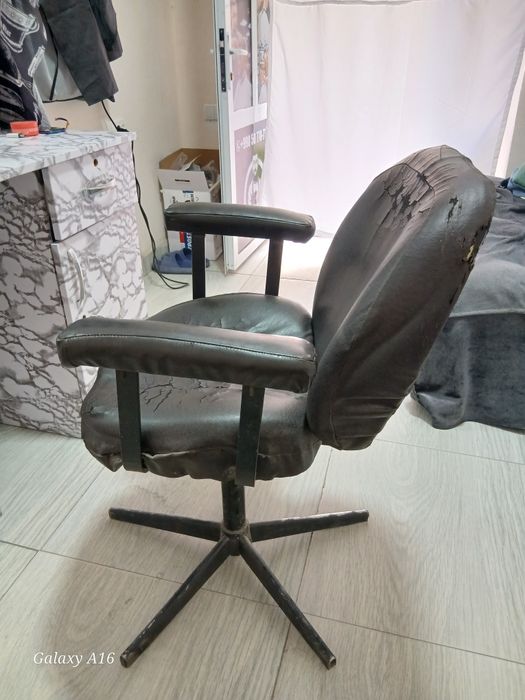 Sartarosh kreslo Sotiladi
