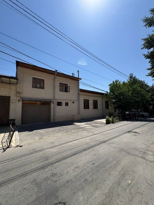 Badamzar uchastaka sotiladi