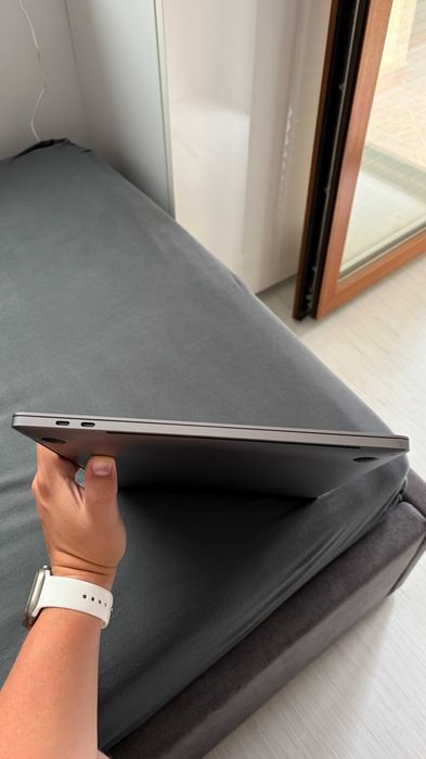 Apple MacBook Pro 15” (2018) | i7 6-Core | 16GB RAM | 512GB SSD | Нова батерия