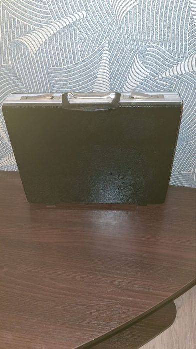 Дипломат (кейс/портфель) б/у