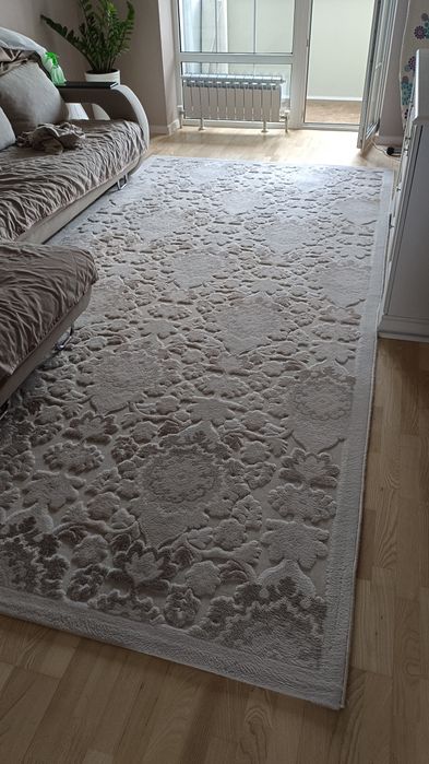 Ковёр 2х4м. в отличном состоянии