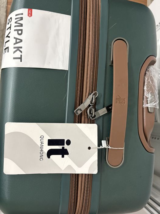 Комплект чемоданов