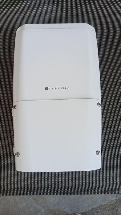 Switch MikroTik 10 Gigabit PoE - CRS305-1G-4S+OUT