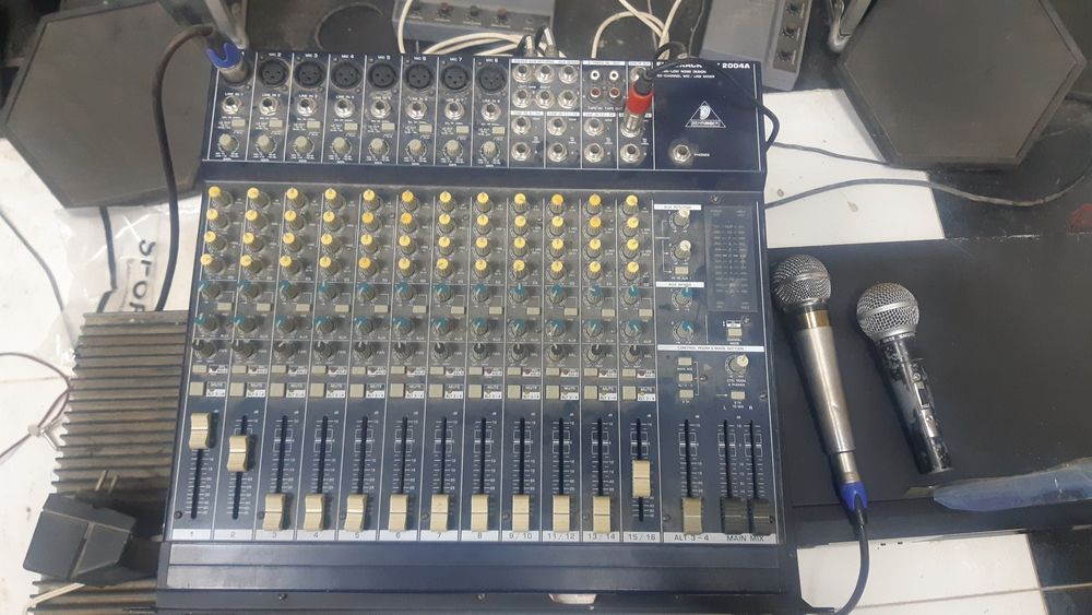 Комплект апаратура усилитель интерим 3000,пульт бехренджер,2004,