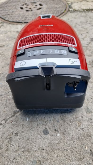 Прахосмукачка-Miele C3